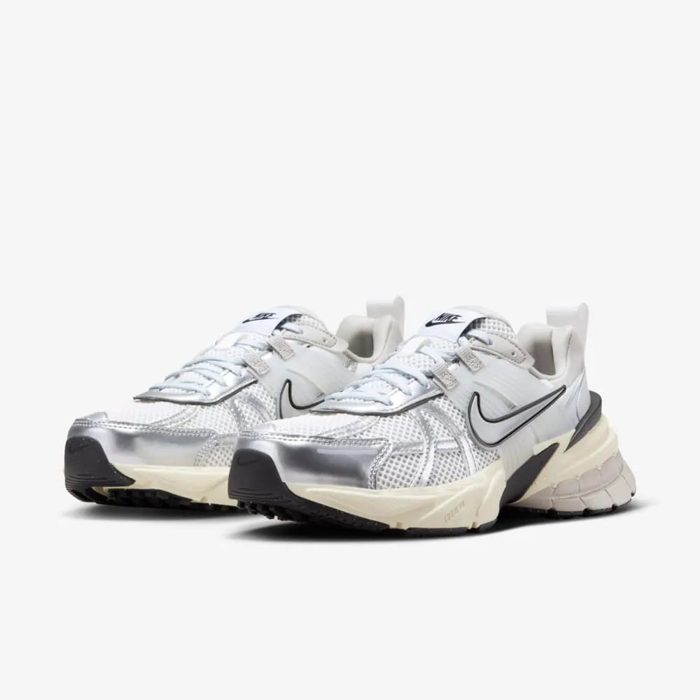 NIKE V2K PLATEADO