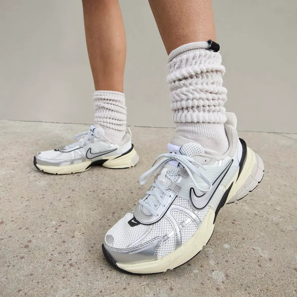 NIKE V2K PLATEADO
