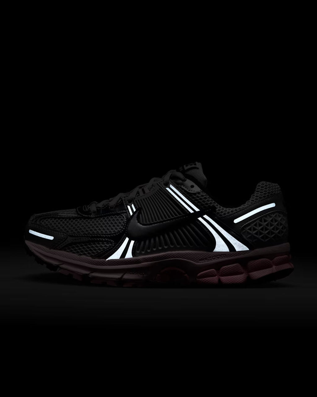 NIKE ZOOM VOMERO 5 PLATEADO ROSA