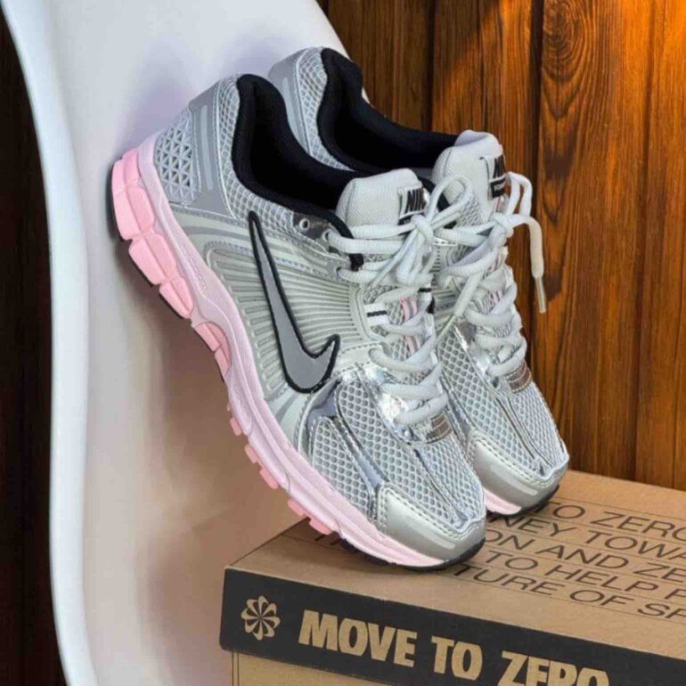 NIKE ZOOM VOMERO 5 PLATEADO ROSA