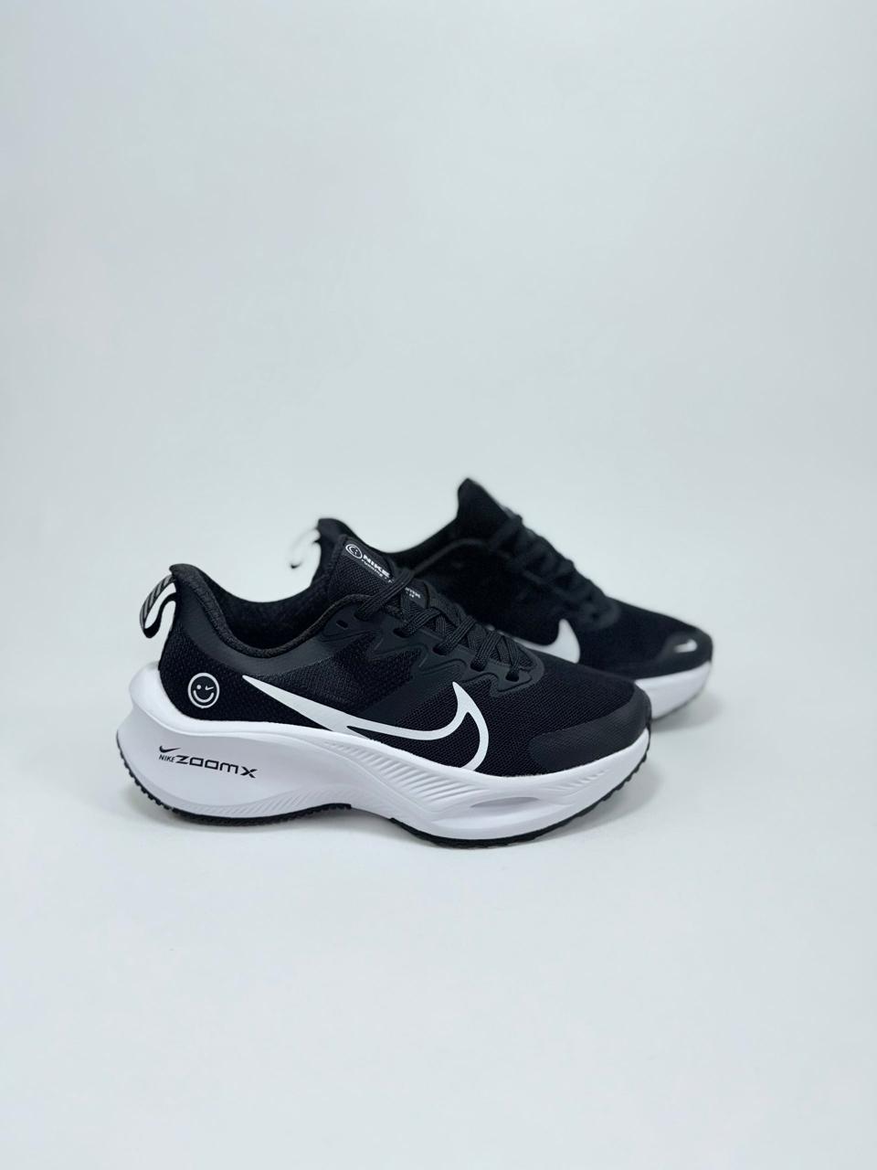 NIKE ZOOM CARITA NEGRO - BLANCO